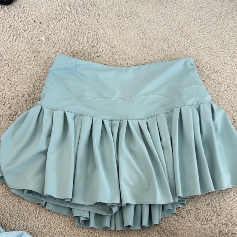 Like new gold hinge skirt